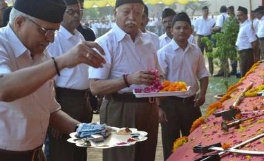 Mohan Bhagwat on Rohingyas: They'll threaten our security, burden our jobs Shastra pooja by RSS Chief Mohan Bhagwat during Dusshera festivities