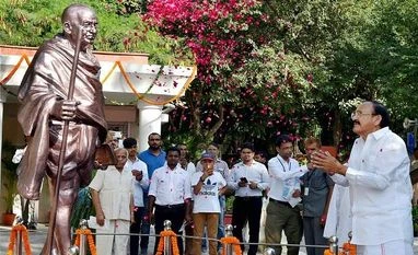 Vice-President Venkaiah Naidu unveils Mahatma Gandhi statue at Rajghat Venkaiah Naidu
