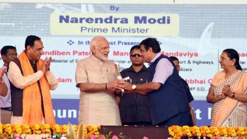 PM Modi on GST: Don't want business class to get caught in red-tape PM Modi on GST: Don't want business class to get caught in red-tape