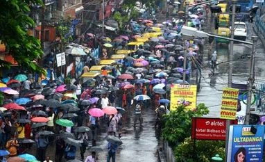 Heavy rain, high winds pose flood-like situation in Gangetic West Bengal Heavy rain, high wind to batter West Bengal tomorrow: MeT