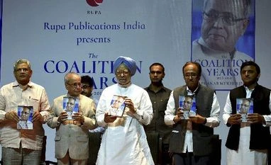 Hints of Opposition unity for 2019 polls at Pranab's book launch Pranab