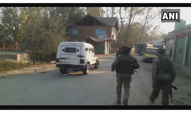 Civilian killed in clashes near Pulwama encounter site terrorists, army, security forces,encounter, LeT commanders, militants