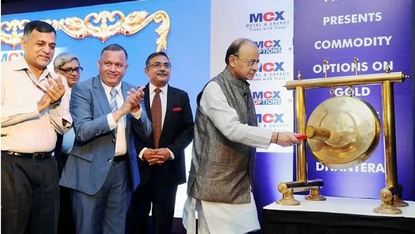 Arun Jaitley New Delhi: Union Minister for Finance and Corporate Affairs, Arun Jaitley striking the Gong at the launch of the commodity options on gold futures, in New Delhi on Tuesday. Photo: PTI