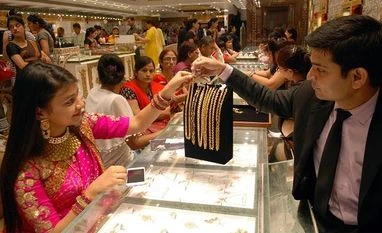 An eventful year for gold People's rush at Jewelry Shop on the occasion of Dhan Teras in New Delhi. Photo: Dalip Kumar.