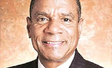 American Express CEO Ken Chenault to step down Ken Chenault, American Express