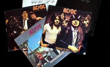 George Young, songwriter-producer for AC/DC, dies at 70 AC/DC