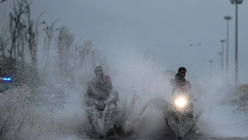 Chennai rains today; Traffic, flight delays to cause trouble, schools shut Chennai rain, Chennai weather, chennai news, chennai rain today, chennai rain forecast, chennai rain news, chennai rain alert, chennai rain 2017, tamil nadu, tamil nadu rain, india news
