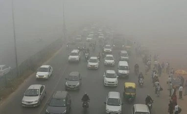 Delhi calls off odd-even plan after NGT strikes down exemptions Vehicles plying at a road in smog, in New Delhi on Wednesday morning. Photo: PTI