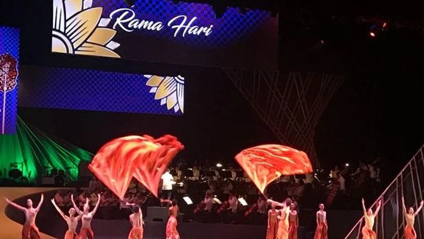 ASEAN Cast and crew of Rama Hari perform Ramayana at the ASEAN Summit. Photo: @narendramodi