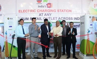 Indian Oil opens India's first electric vehicle charging station in Nagpur IOC, Indian Oil, electric vehicle charging station