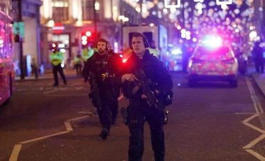 Armed police race to London's Oxford Street after reports of shots fired Oxford Street