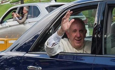 Pope Francis arrives in Myanmar amid ongoing Rohingya crisis Pope Francis in Myanmar