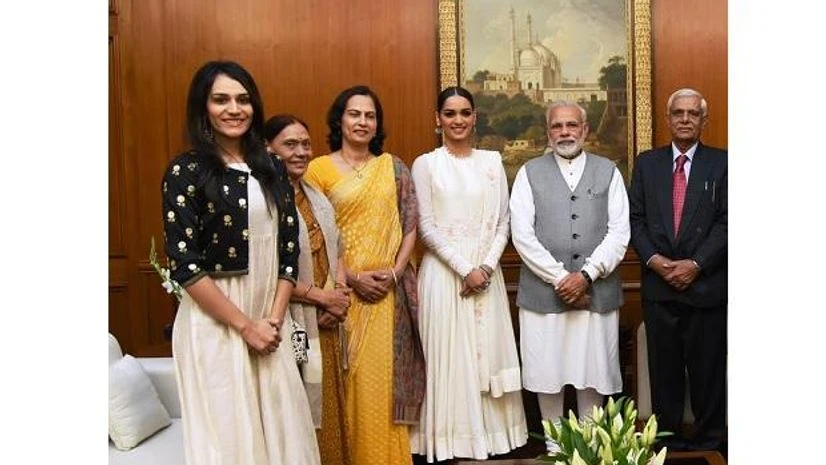 Manushi Chhillar meets Modi Ms Manushi Chhillar, Miss World 2017 calls on PM @narendramodi in New Delhi. Photo: (PIB Twitter)