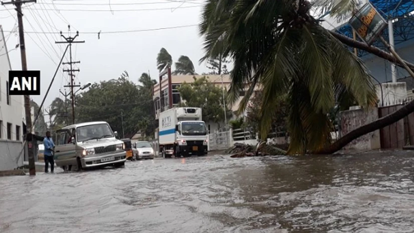 Heavy rains, strong winds disrupt normal life in Kanyakumari, MET Department predicts heavy rainfall in the town for the next 24 hours. Heavy rains, strong winds disrupt normal life in Kanyakumari, MET Department predicts heavy rainfall in the town for the next 24 hours.
