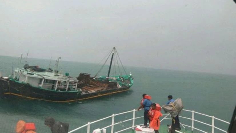 Cyclone Ockhi: Navy dornier, ships hunt for missing fishermen in rough sea Cyclone Ockhi: Navy dornier, ships hunt for missing fishermen in rough sea