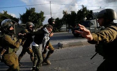 Clashes erupt at a holy site in Jerusalem, 117 Palestinians injured Jerusalem