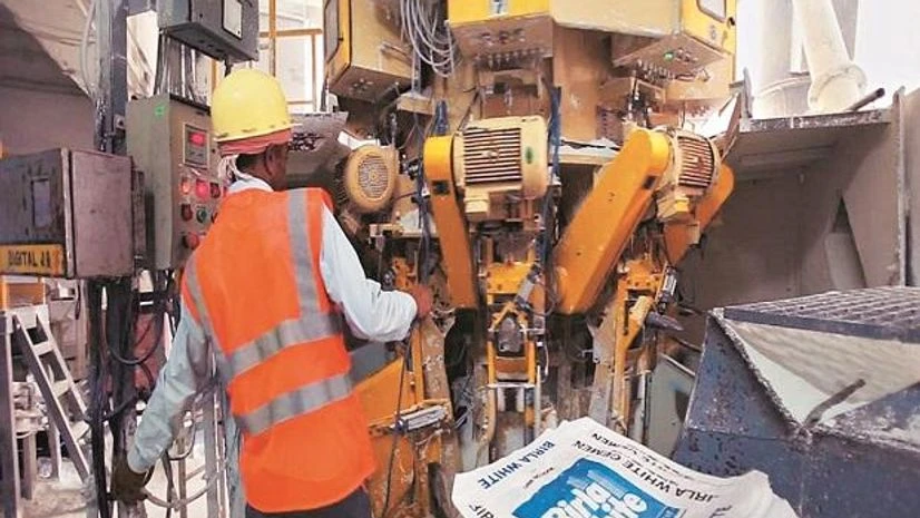 Birla white Rubbing shoulders with painters