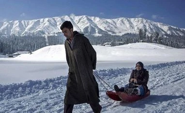 Cold wave grips Kashmir Valley but snowfall unlikely Kashmir Valley