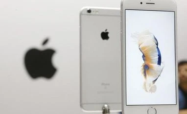 Screen addiction: Is Apple obliged to make the iPhone safer for kids? Apple iPhone slowdown