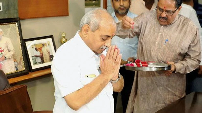 Gujarat Dy CM Nitin Patel takes charge of finance ministry on Shah's behest Gujarat Dy CM Nitin Patel takes charge of finance ministry on Shah's behest