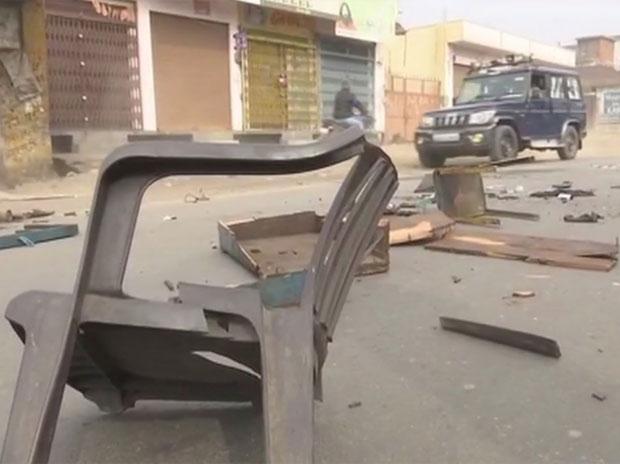 Communal riot in UP: Mob sets buses, shops on fire in Kasganj, 9 arrested