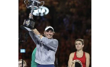 Caroline Wozniacki beats Simona Halep, wins first majors at Australian Open Caroline Wozniacki, Simona Halep