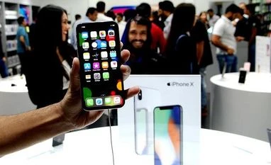 Future iPhones may arrive with smart magnetic connectors Apple, iPhone X, iPhones
