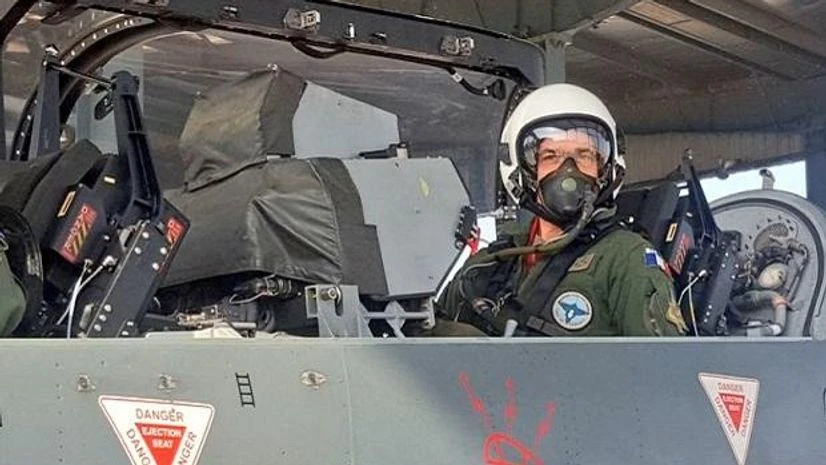 Tejas The Chief of the Staff of French Air Force, General André Lanata, while on a good will visit to India, flew a sortie in 'Made in India' - LCA #Tejas Aircraft at AF Station Jodhpur. Photo: ANI