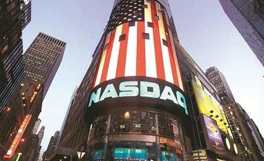 Tech selloff hits Nasdaq, Jerome Powell comments limit declines nasdaq