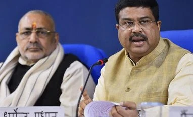 30 mn more free LPG connections for poor by 2020 at 48-bn cost: Pradhan Dharmendra Pradhan