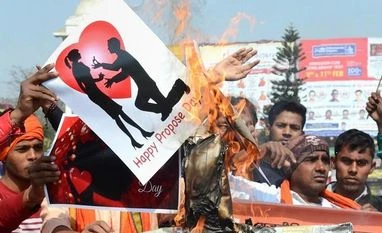 Valentine's Day: Ten VHP, Bajrang Dal members held for threatening couples valentine's day protest