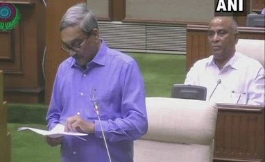 Manohar Parrikar arrives in Goa from Mumbai hospital, presents state budget Manohar Parrikar