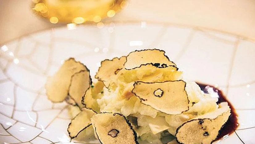 Velvet chicken with burgundy truffles Velvet chicken with burgundy truffles