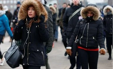 In pics: Snow storms shut Ireland, Britain calls in the army for hospitals UK snow