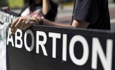 US: Justices signal they'll allow new abortion limits, may toss Roe Abortion law