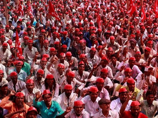 Farmers dump produce, spill milk on roads in mass protest