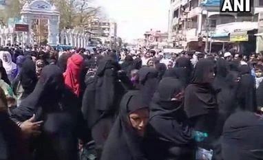 'Insaaniyat aur insaaf', says govt as Lok sabha passes triple talaq Bill Triple talaq protest