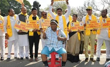 TDP MPs protesting for special status outside PM Modi's residence detained TDP, parliament