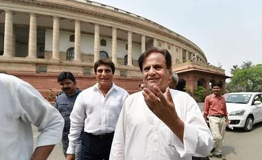 Raj Babbar hasn't resigned as UP Congress chief, says party MP Tewari Raj Babbar, Congress, UP congress, Pramod Tiwary