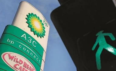 BP halves dividend after record $ 6.7 billion loss in second quarter BP