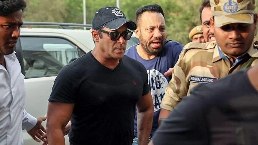 Salman Khan leaves from Jodhpur Central Jail to Jodhpur Airport Salman Khan leaves from Jodhpur Central Jail to Jodhpur Airport