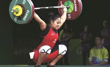 Commonwealth Games 2018: Punam, Manu and Manika lead India's golden charge Indian weightlifter Punam Yadav competes in women’s 69kg category during the Commonwealth Games 2018 at Gold Coast in Australia on Sunday. Photo:PTI