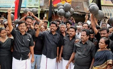 Cauvery issue: Pro-Tamil activists show PM Modi black flags, raise slogans cauvery issue, tamil nadu, protest