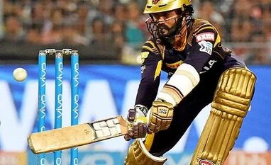 IPL 2018: KKR beat SRH by 5 wickets, qualify for playoffs; Lynn shines Dinesh Karthik