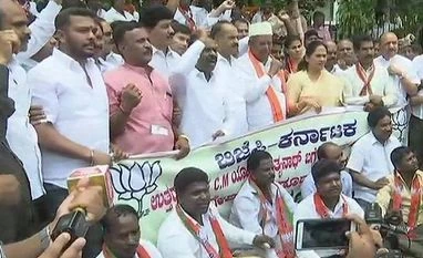 'Yogi unfit to be CM,' says Karnataka Congress chief on Unnao; BJP protests Karnataka Assembly Election 2018, Karnataka poll 2018, Bharatiya Janata Party, BJP, Congress, Gundu Rao, Karnataka Congress president, Unnao rape case, yogi Adityanath, UP CM, BJP State General Secretary N Ravikumar , yeddyruppa, Siddaramaiah, BJP ML
