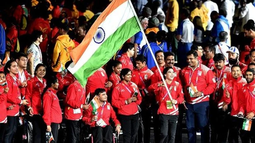 cwg, commonwealth games Flagbearer MC Mary Kom leads the Indian contingent during the closing ceremony of Commonwealth Games 2018, Gold Coast, Australia, on Sunday