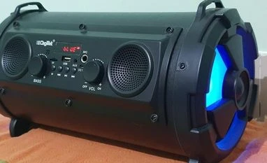 Digitek DBS 011: An affordable Bluetooth speaker with karaoke microphone Digitek DBS 011 wireless speaker