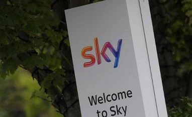Sky pulls support for Murdoch bid as Comcast confirms offer sky