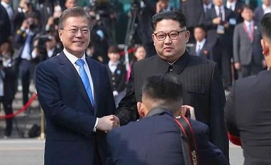 Kim Jong-un urges peace after historic walk over South Korean border Korea summit, Korean summit, Kim Jong-un, Kim, Moon, moon Jae-in