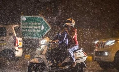 Heavy rains lash Delhi: 17 flights diverted, airport ops briefly suspended delhi rain, rain, monsoon